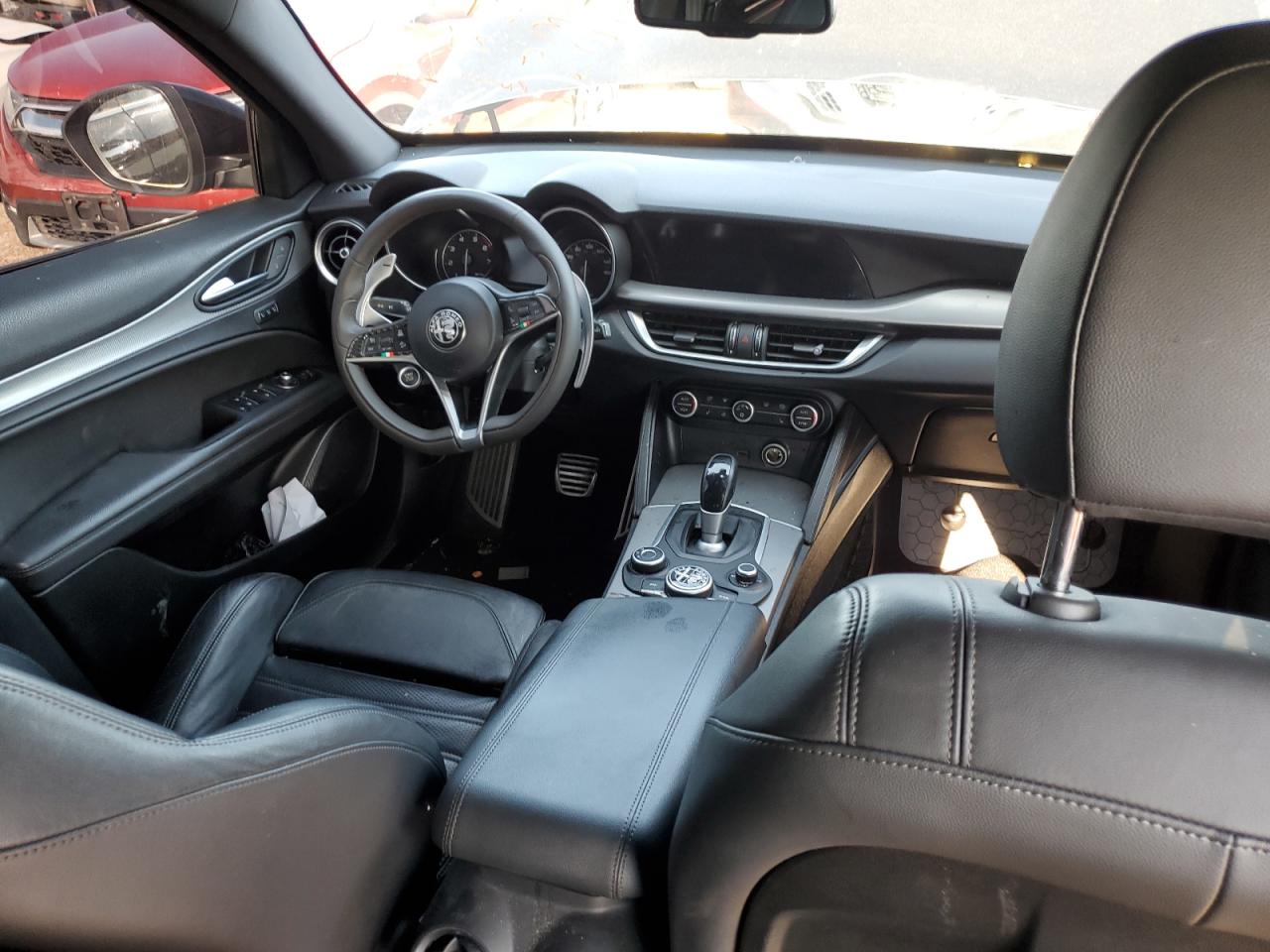 2018 Alfa Romeo Stelvio - Image 8