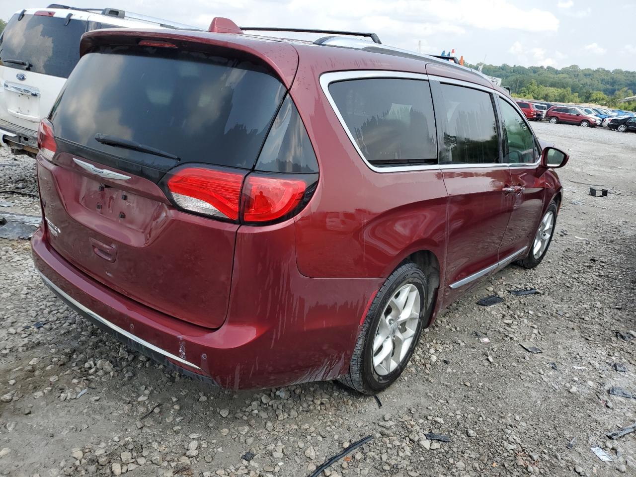 2018 Chrysler Pacifica Touring L VIN: 2C4RC1BG0JR102257 Lot: 64384604