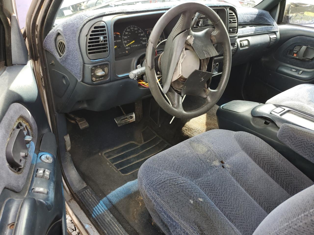 1995 Chevrolet Gmt-400 C1500 VIN: 2GCEC19K3S1258107 Lot: 64137354