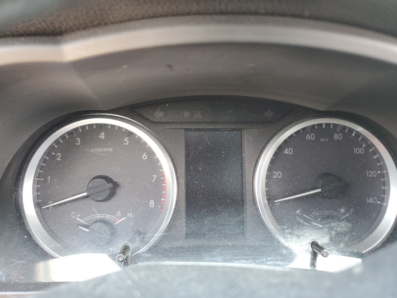 5TDZZRFH5KS319215 2019 Toyota Highlander Le