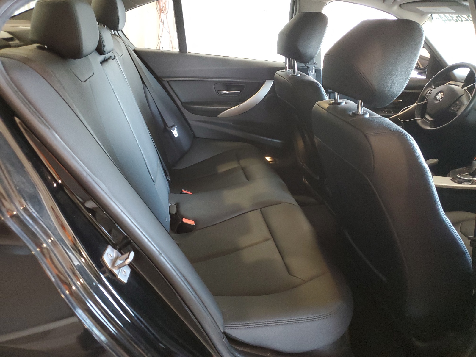 WBA8E5G59GNU20093 2016 BMW 320 Xi