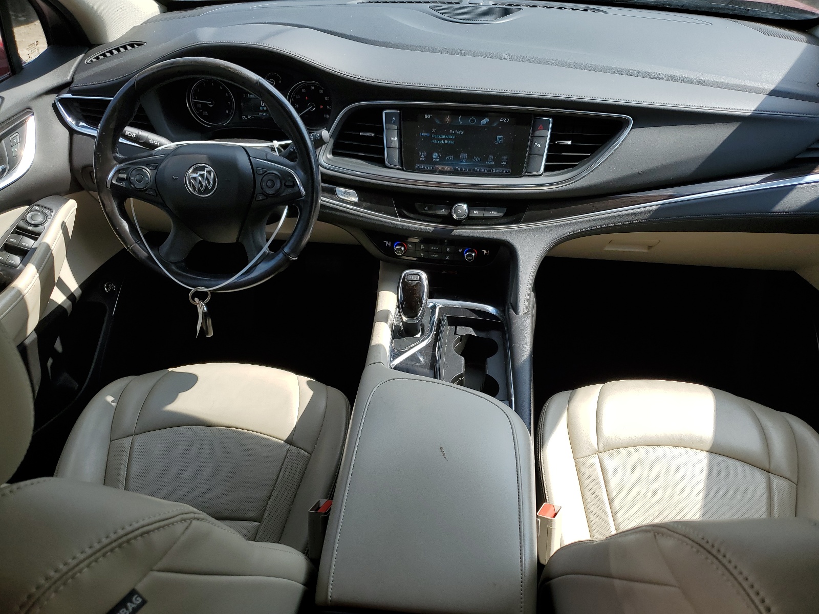 5GAEVAKW7JJ160985 2018 Buick Enclave Essence