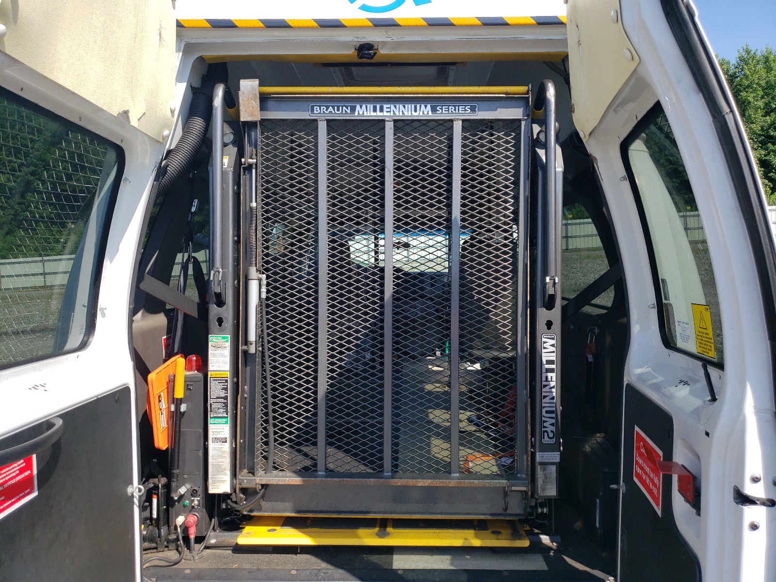 1FTDS3ELXBDB31688 2011 Ford Econoline E350 Super Duty Van