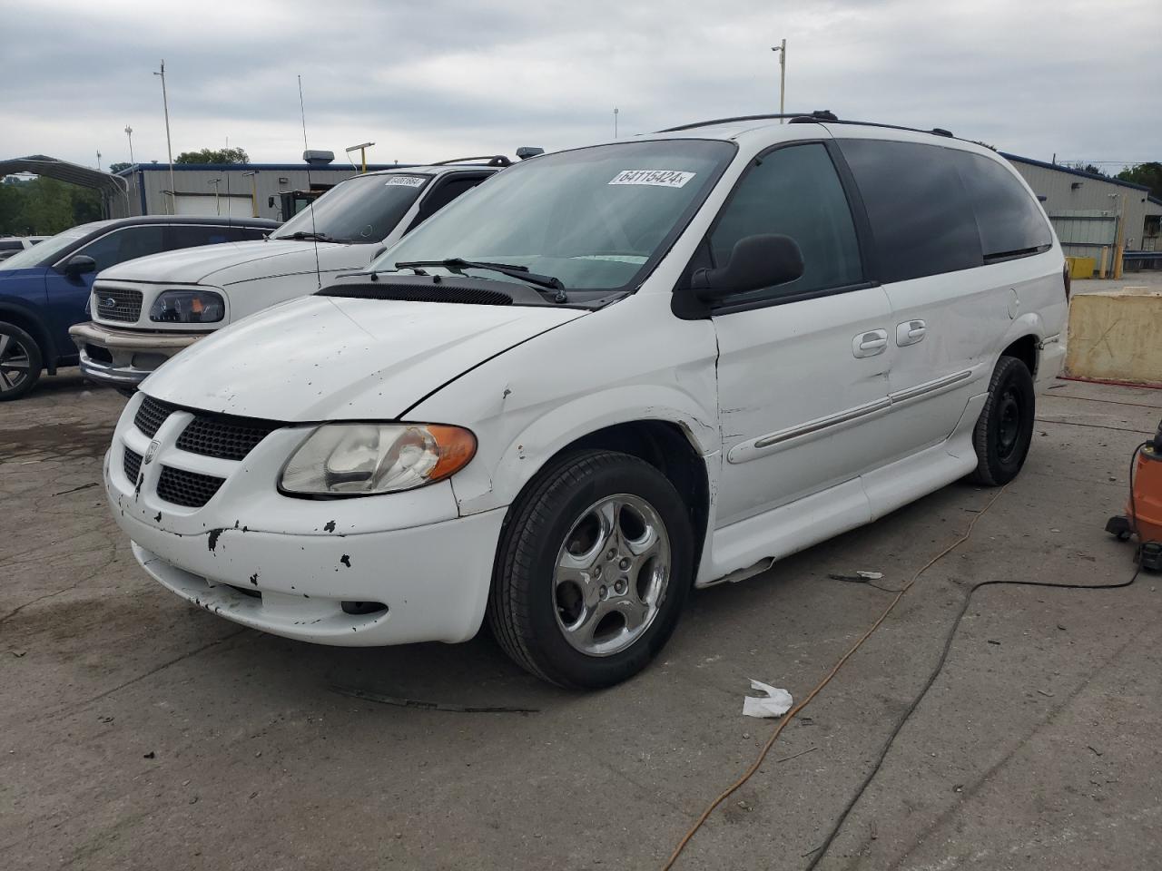 2002 Dodge Grand Caravan Es VIN: 2B4GP54L72R563645 Lot: 64115424