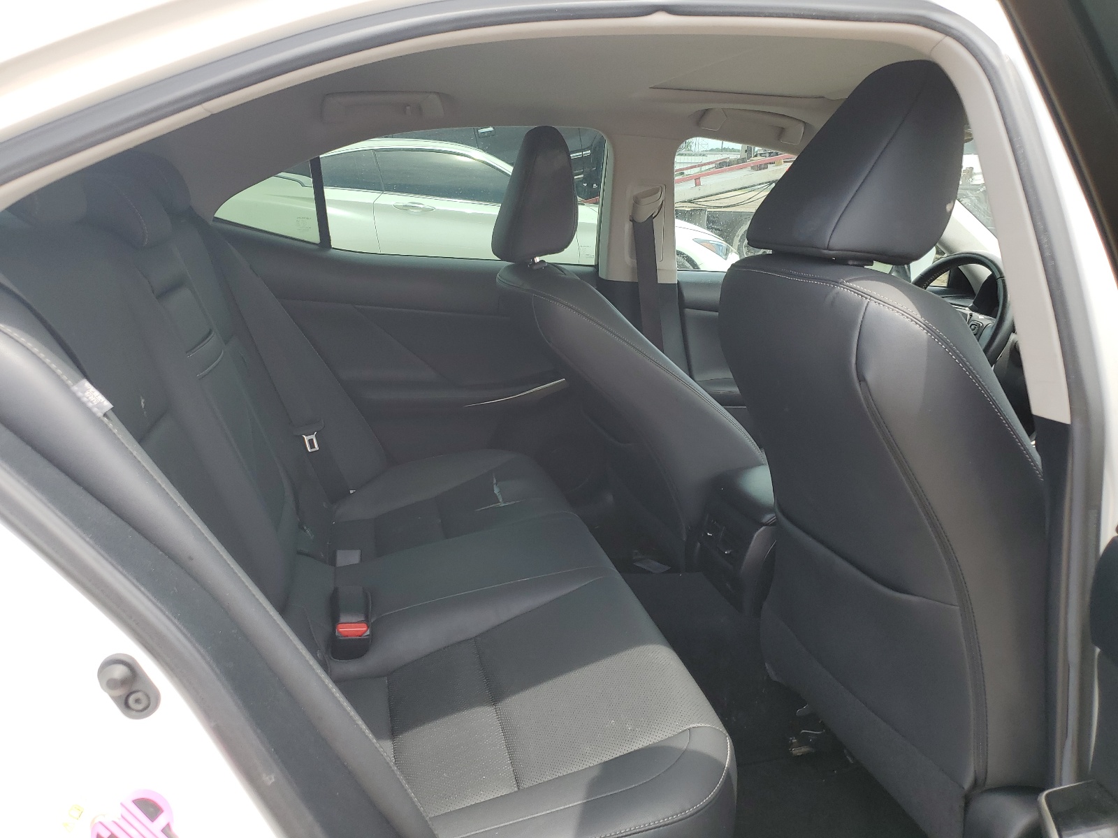 JTHBA1D22J5077043 2018 Lexus Is 300