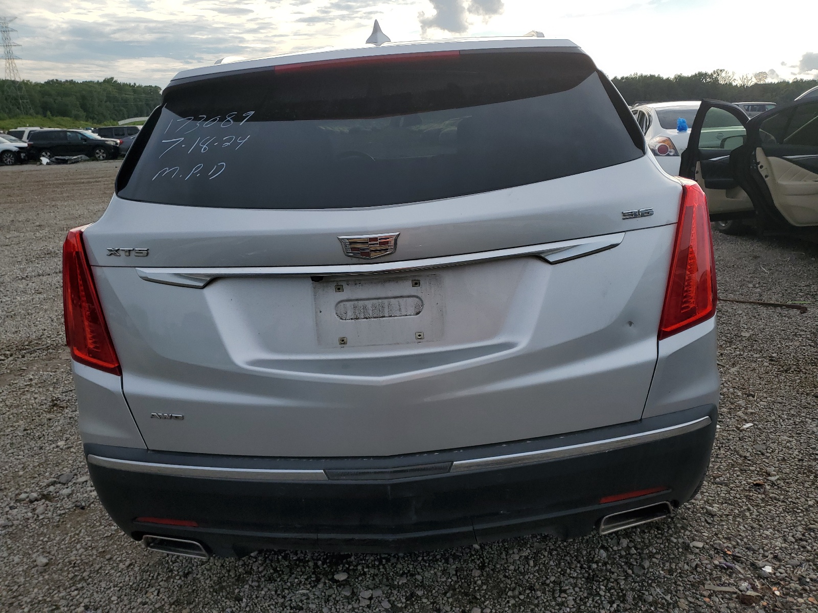1GYKNFRS1KZ144327 2019 Cadillac Xt5 Premium Luxury