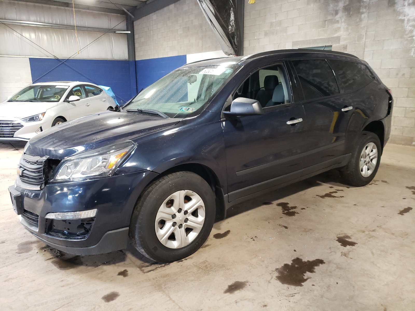 2017 Chevrolet Traverse Ls vin: 1GNKRFED0HJ239588