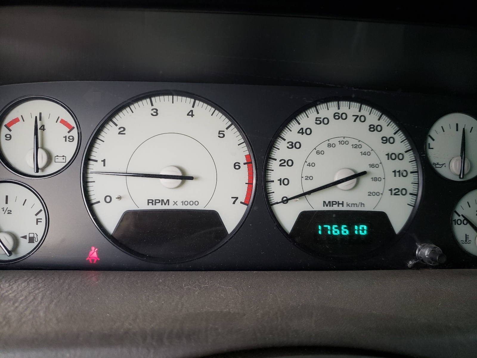 1J4GW58N83C563319 2003 Jeep Grand Cherokee Limited