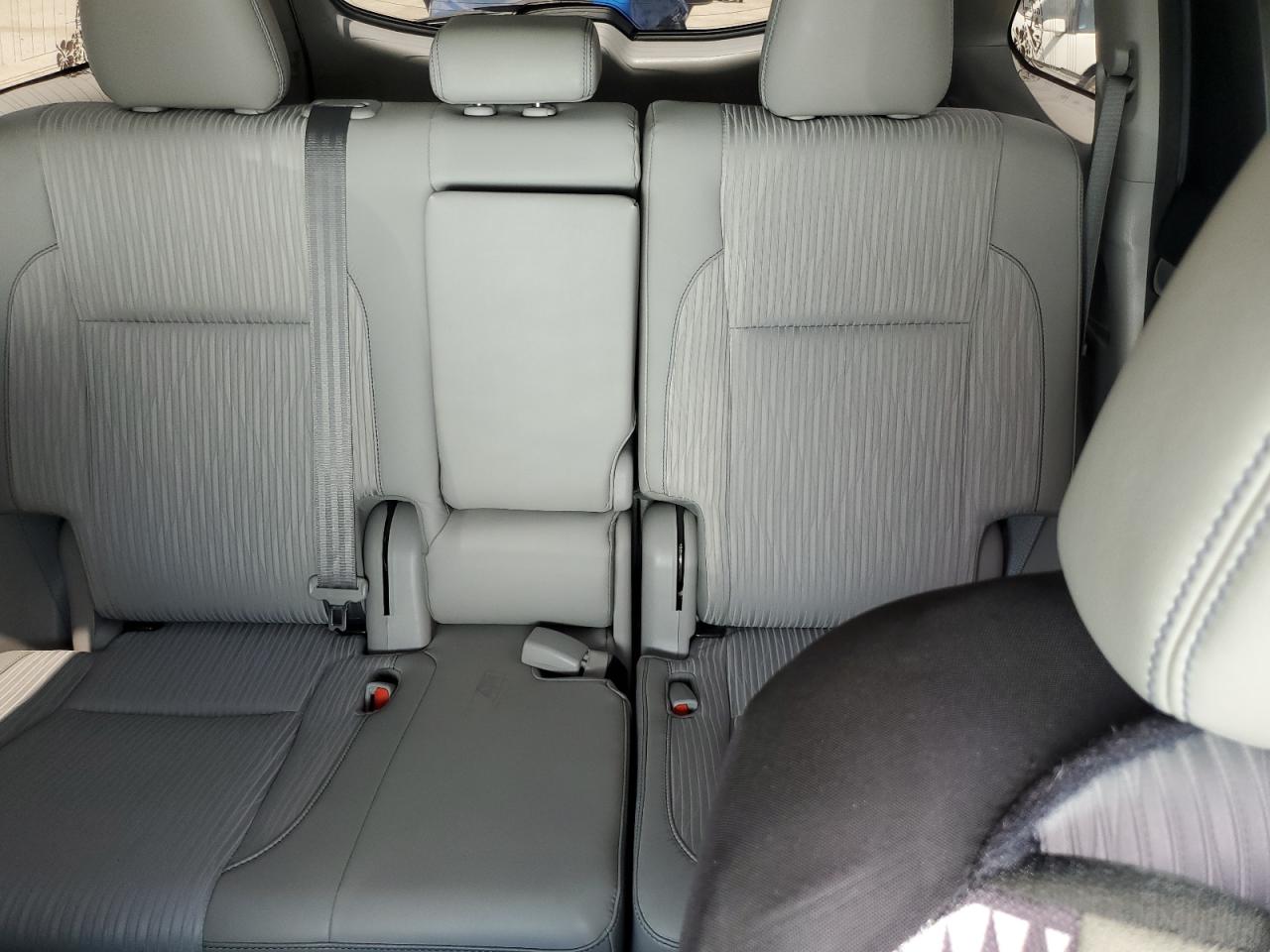 2018 Toyota Highlander Le VIN: 5TDBZRFH1JS882200 Lot: 64005294