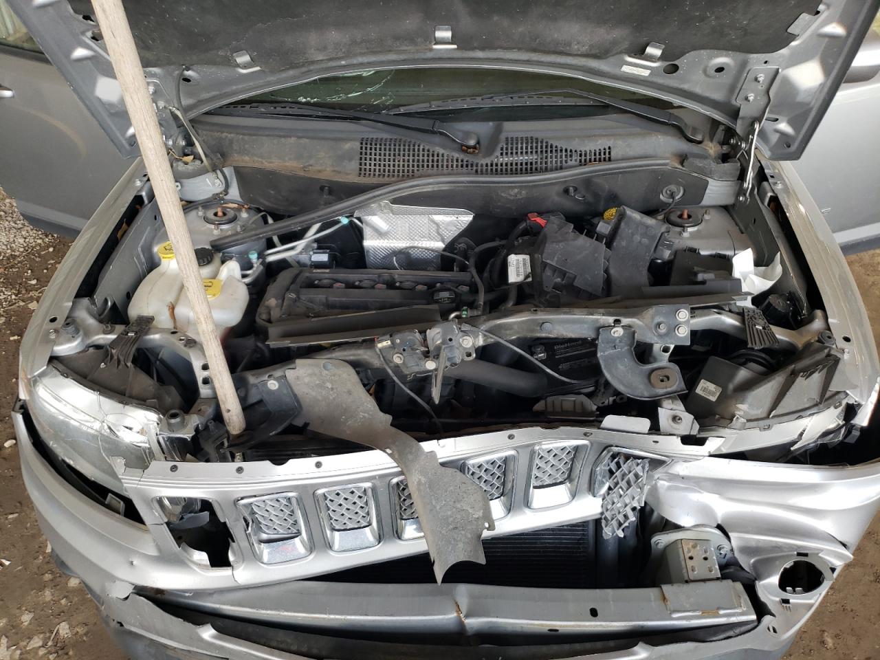 2016 Jeep Compass Latitude VIN: 1C4NJDEBXGD757088 Lot: 65413924