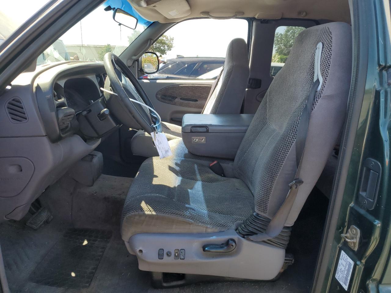 2000 Dodge Ram 1500 VIN: 3B7HC13Z9YG151629 Lot: 61378664