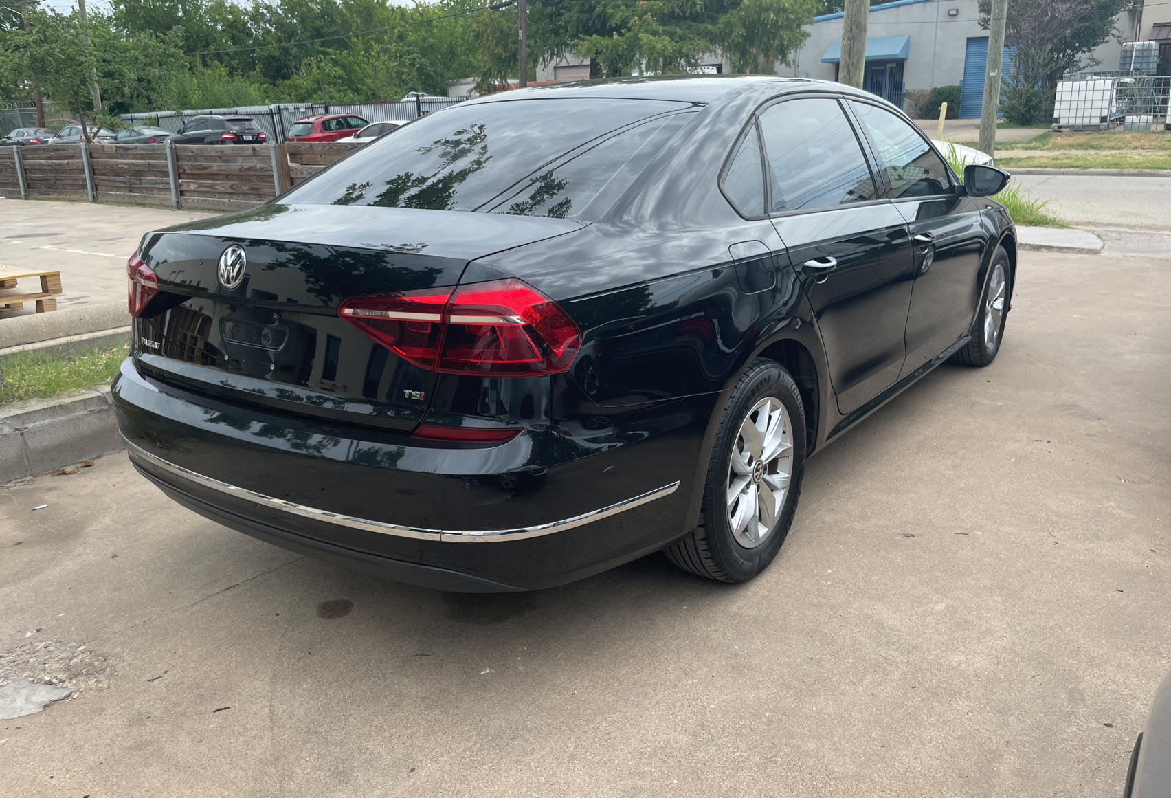 2018 Volkswagen Passat S vin: 1VWAA7A38JC003910