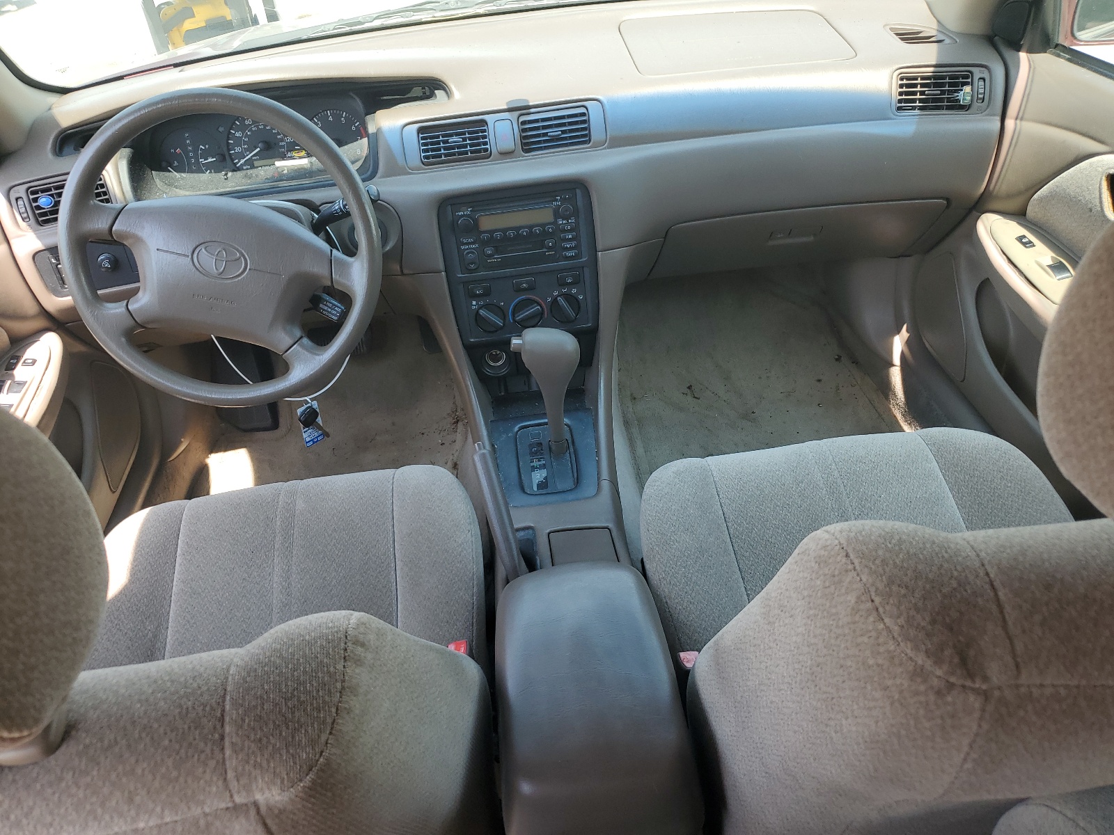 4T1BF22K2YU934548 2000 Toyota Camry Le