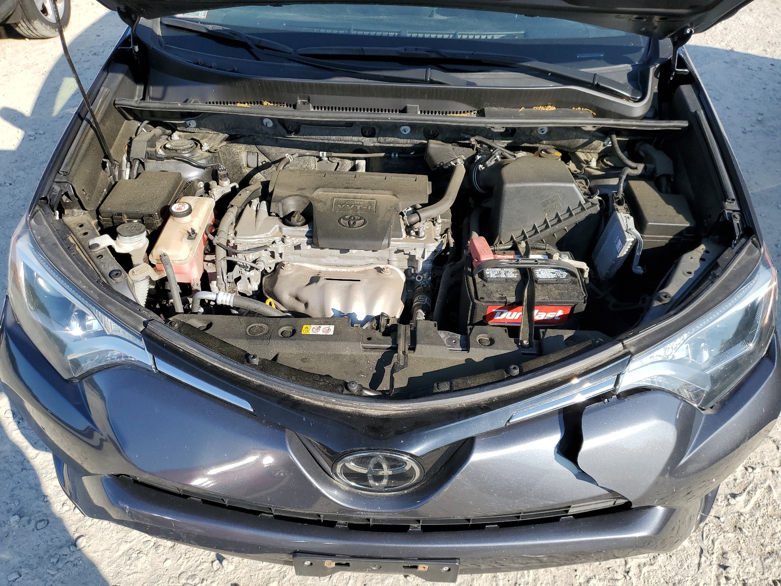 JTMBFREV6JD252040 2018 Toyota Rav4 Le