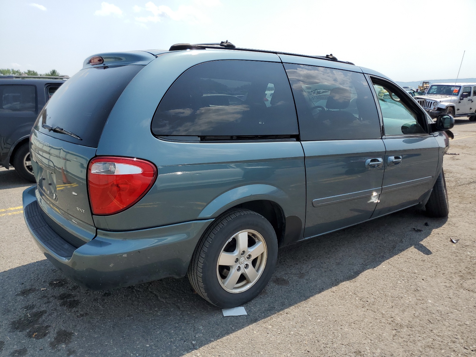 2D4GP44L95R374077 2005 Dodge Grand Caravan Sxt