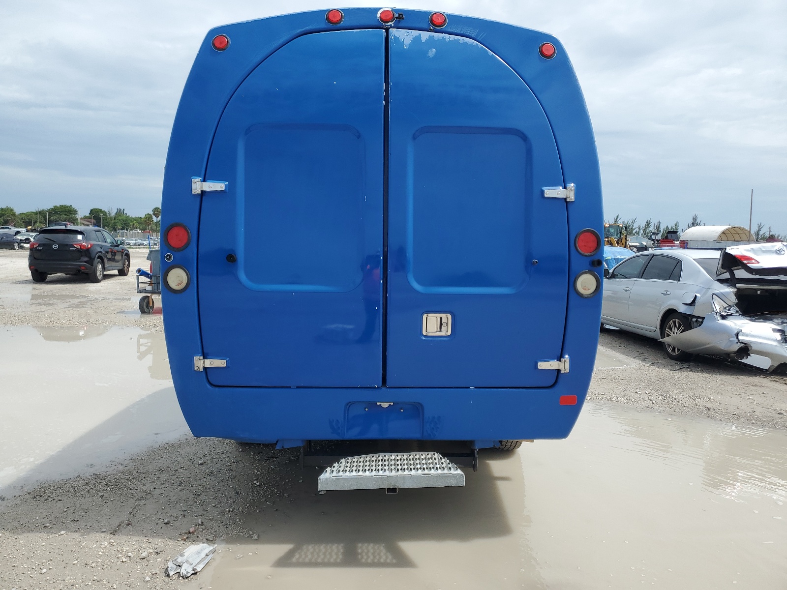 1FDWE3FL3FDA08265 2015 Ford Econoline E350 Super Duty Cutaway Van