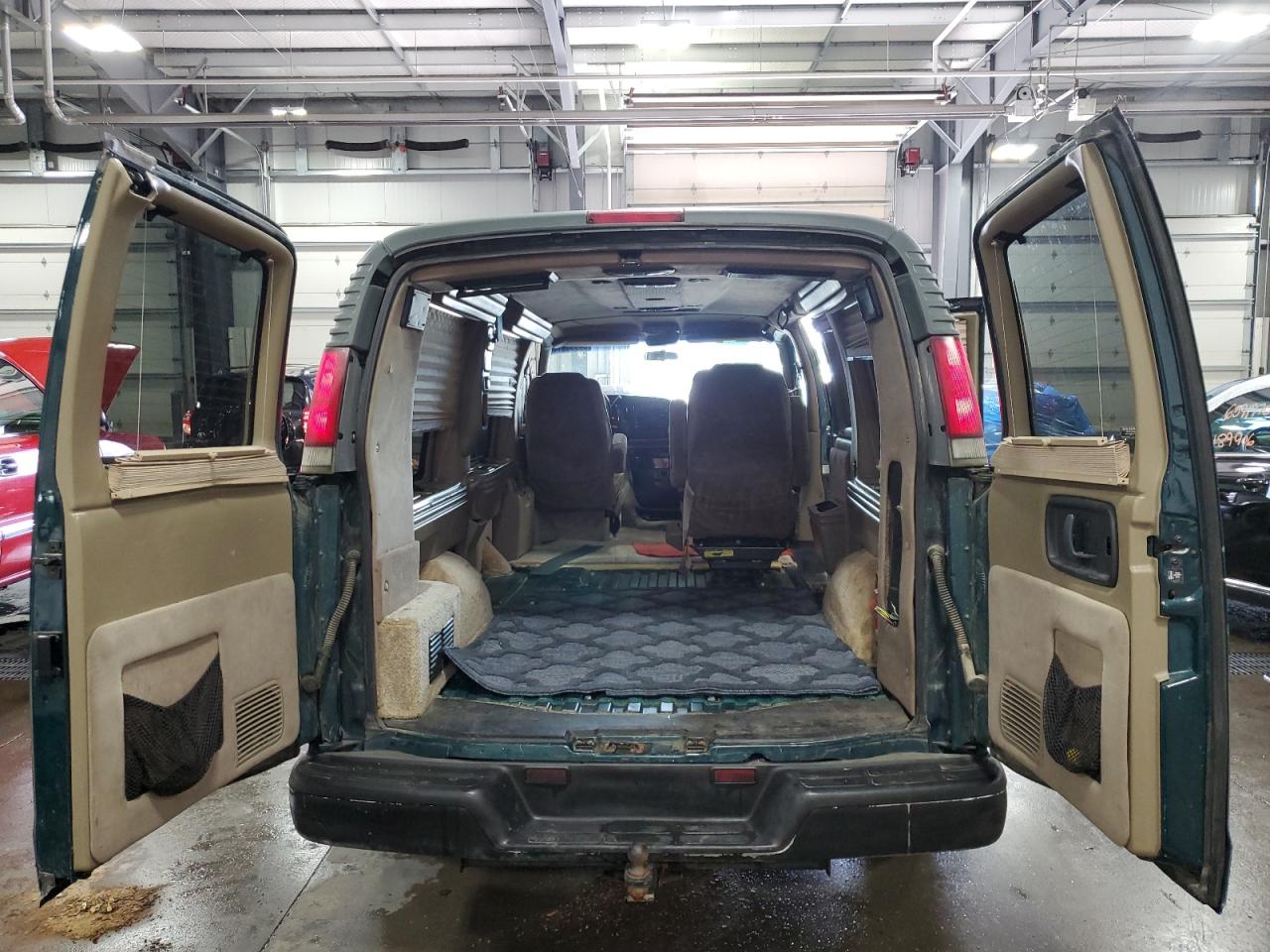 2000 Chevrolet Express G1500 VIN: 1GBFG15M0Y1201737 Lot: 64030814