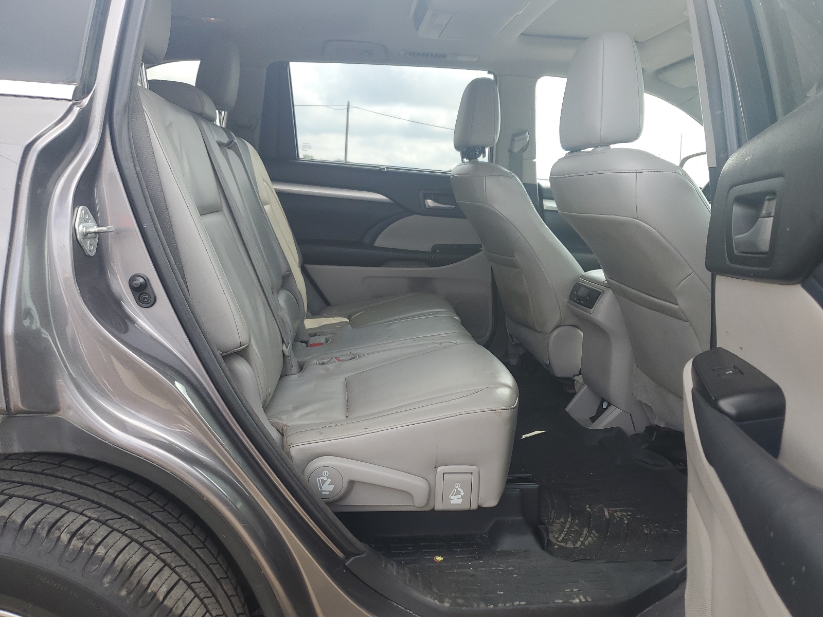 5TDJKRFH0FS102811 2015 Toyota Highlander Xle