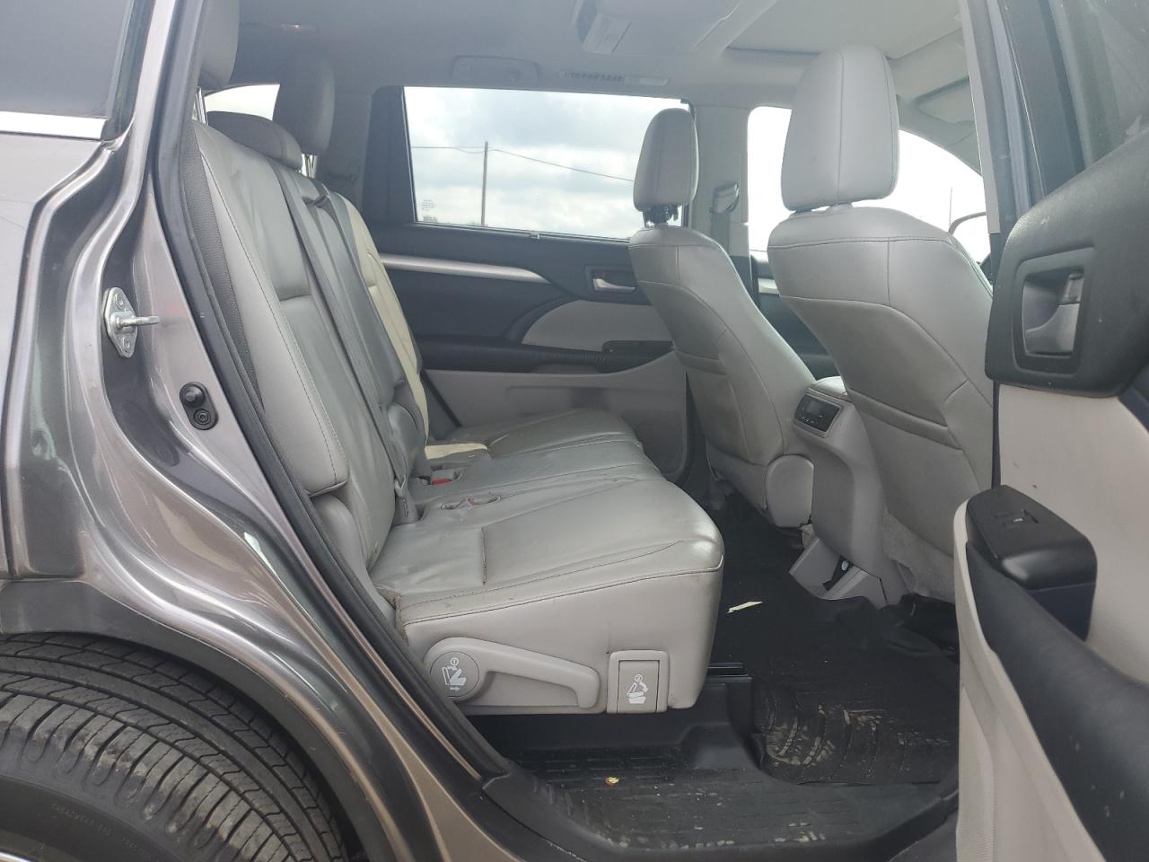 2015 Toyota Highlander Xle VIN: 5TDJKRFH0FS102811 Lot: 64504934