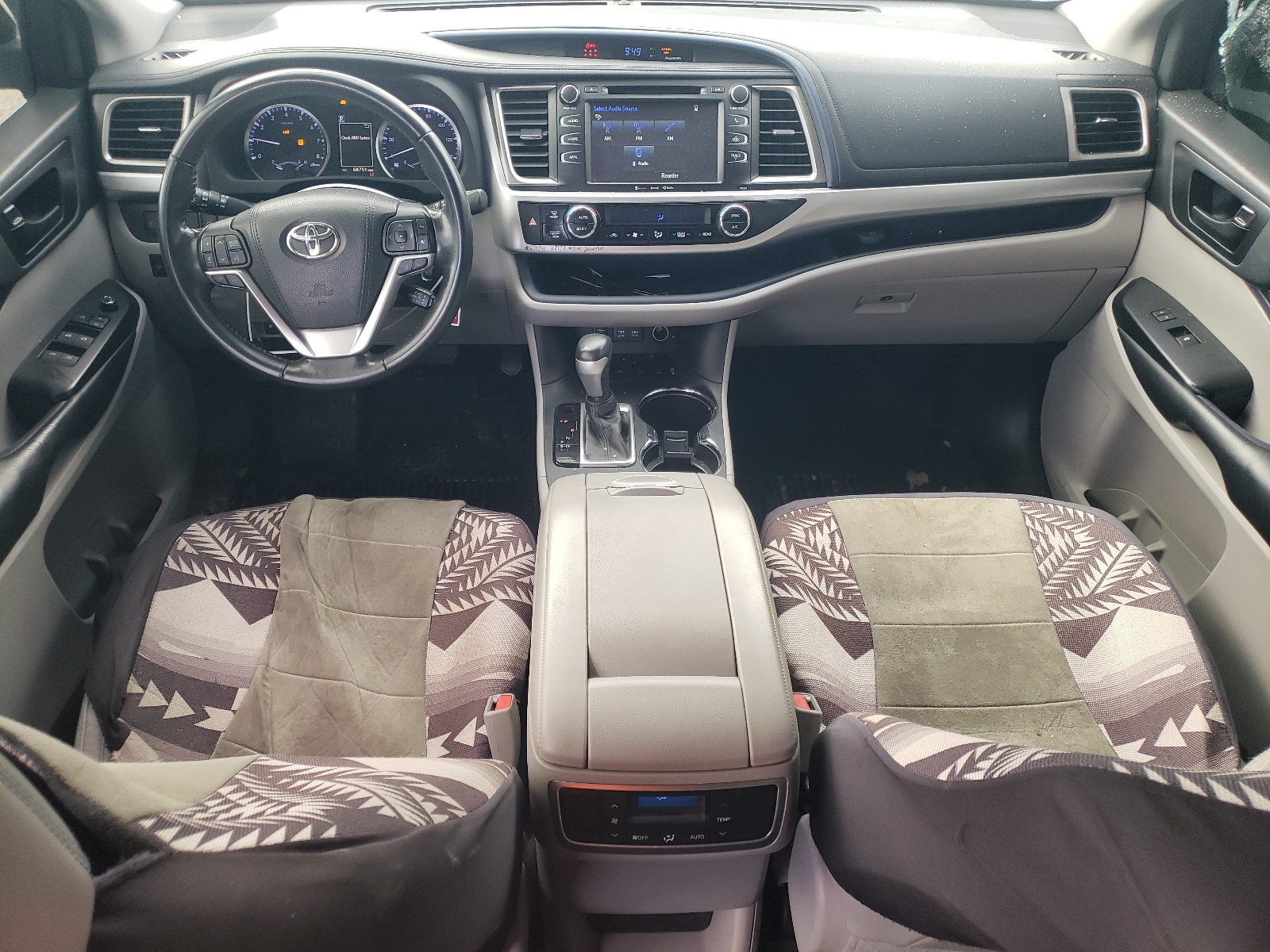 5TDBZRFH1JS882200 2018 Toyota Highlander Le