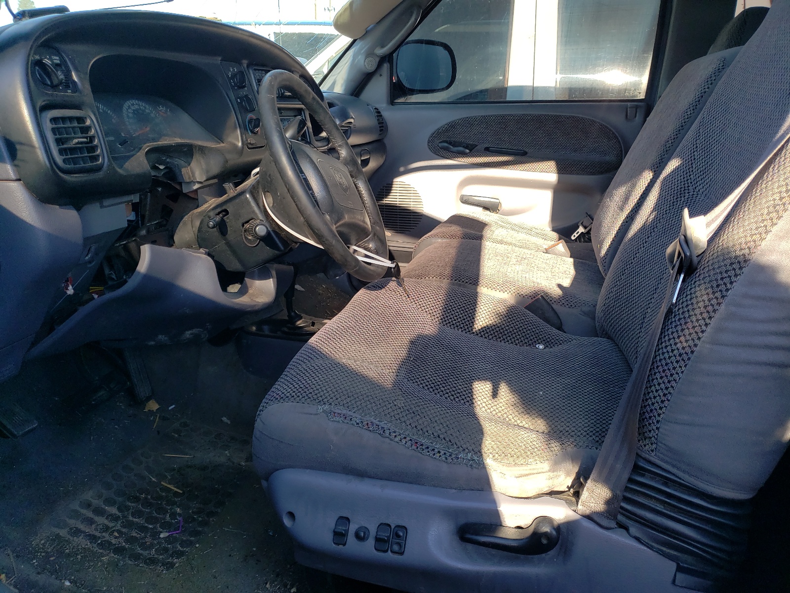 3B7HF13Z8YG157980 2000 Dodge Ram 1500