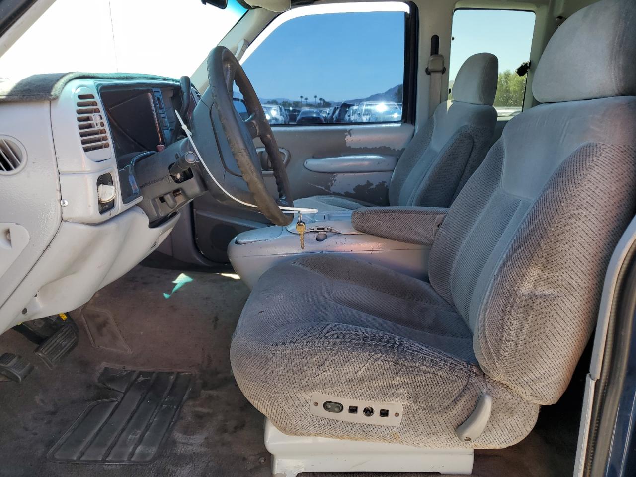 1996 Chevrolet Gmt-400 C1500 VIN: 2GCEC19M3T1167776 Lot: 61959754