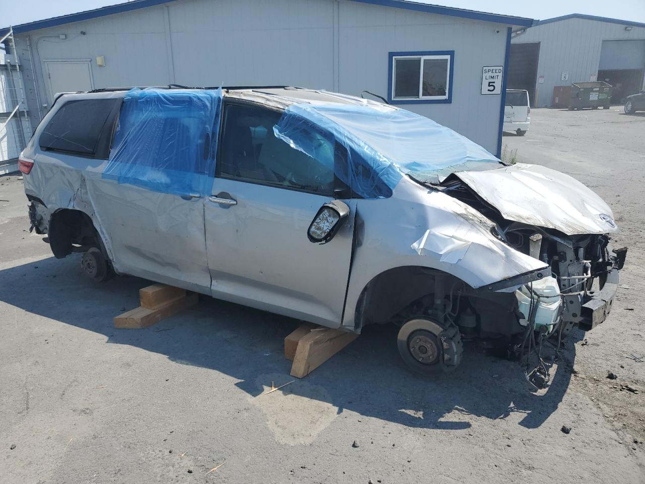 2015 Toyota Sienna Xle VIN: 5TDDK3DC5FS097686 Lot: 61672674