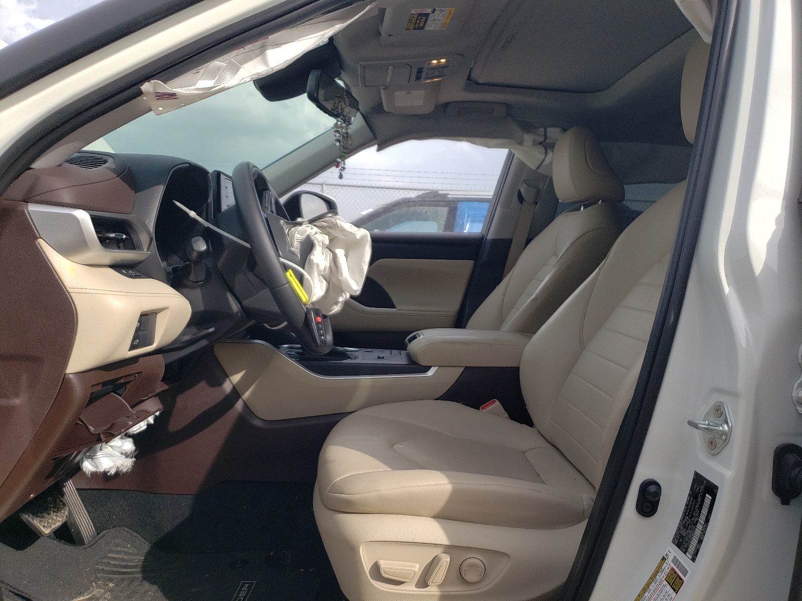 5TDGZRAH4MS532061 2021 Toyota Highlander Xle