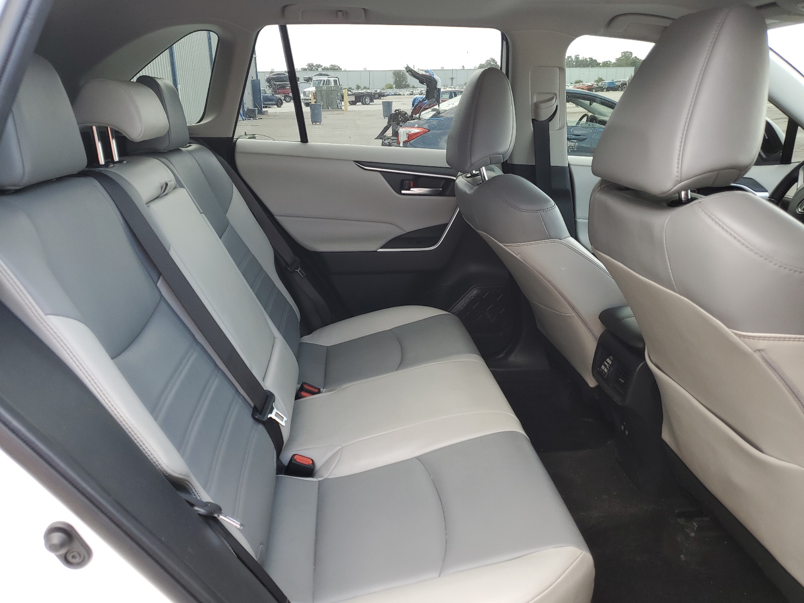 JTMC1RFVXKD030474 2019 Toyota Rav4 Xle Premium