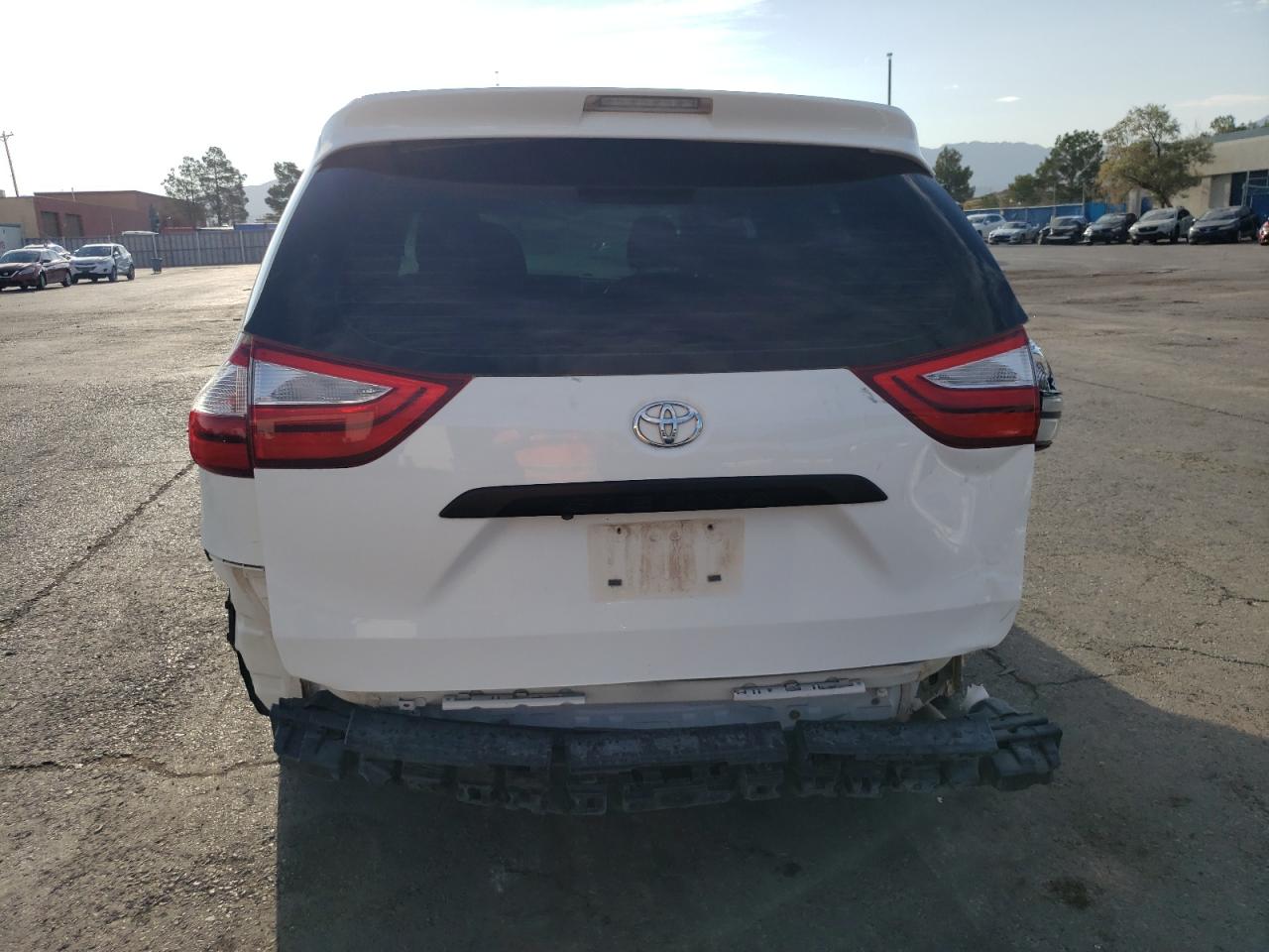 5TDZZ3DC0HS841182 2017 Toyota Sienna