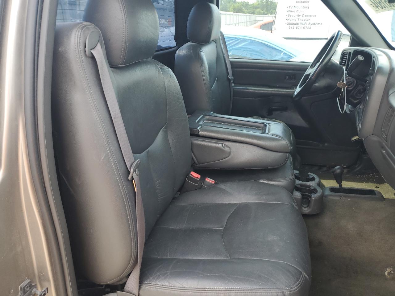 2003 Chevrolet Silverado - Image 10