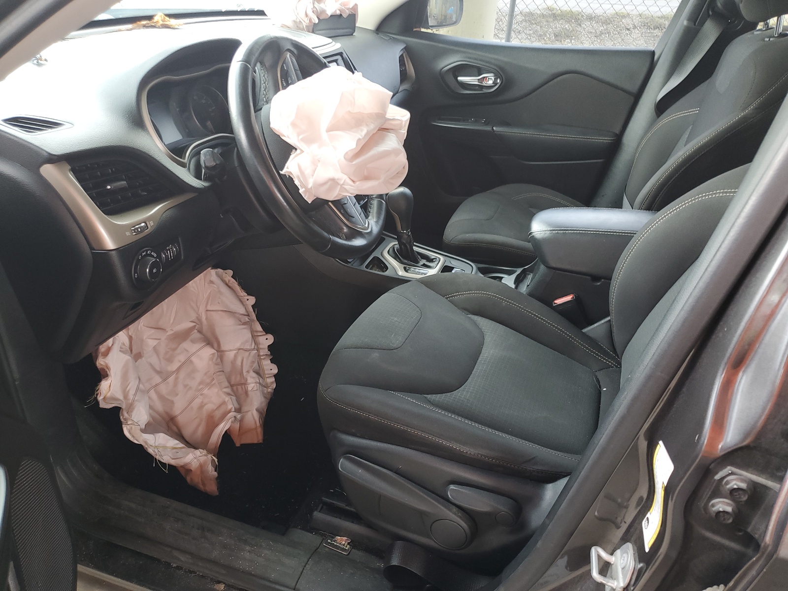 1C4PJLCB5GW126078 2016 Jeep Cherokee Latitude