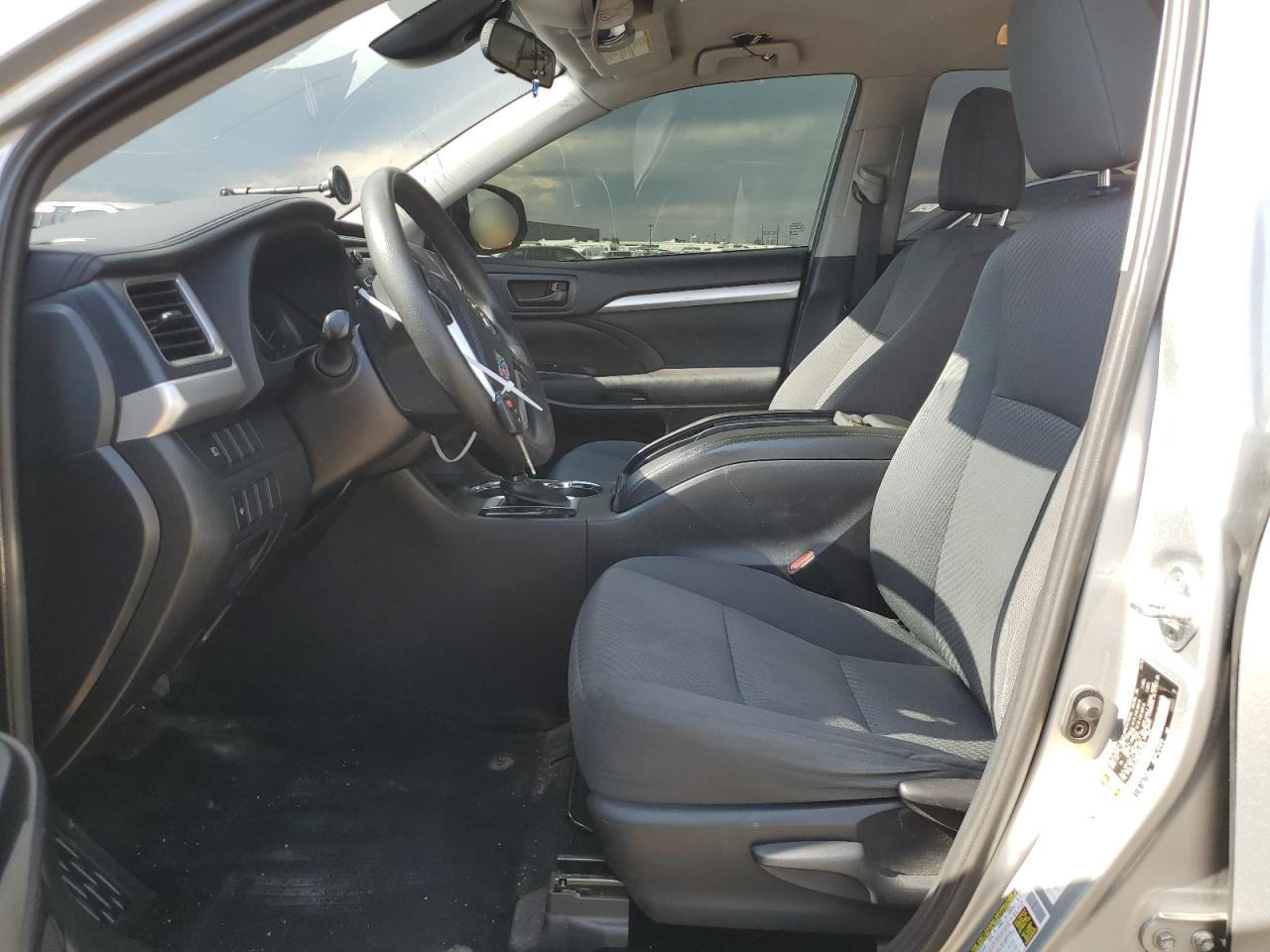 5TDBZRFH4KS945436 2019 Toyota Highlander Le