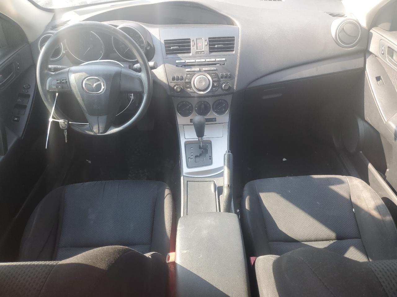 JM1BL1UF3B1459864 2011 Mazda 3 I