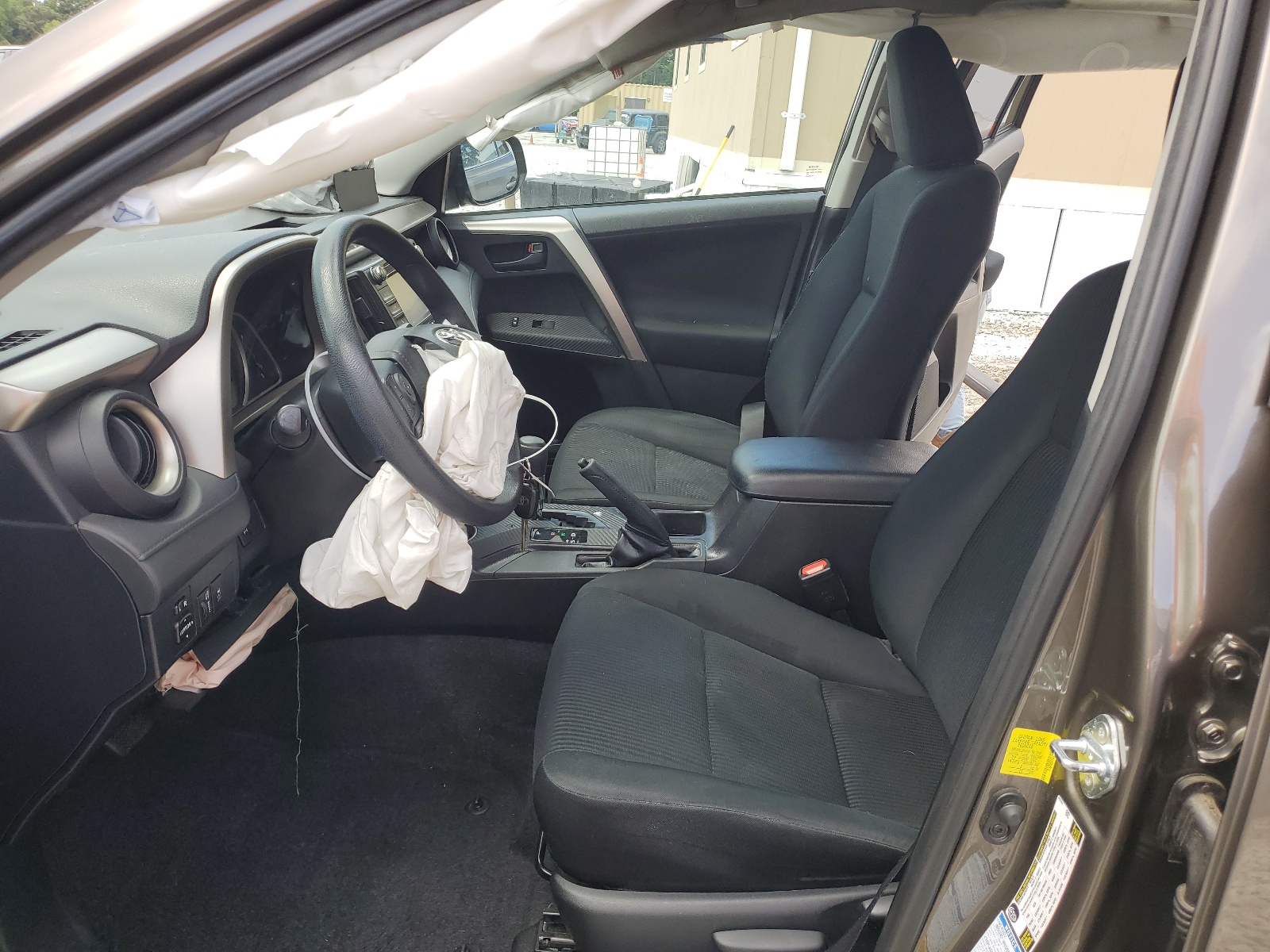 2T3BFREV7FW325071 2015 Toyota Rav4 Le