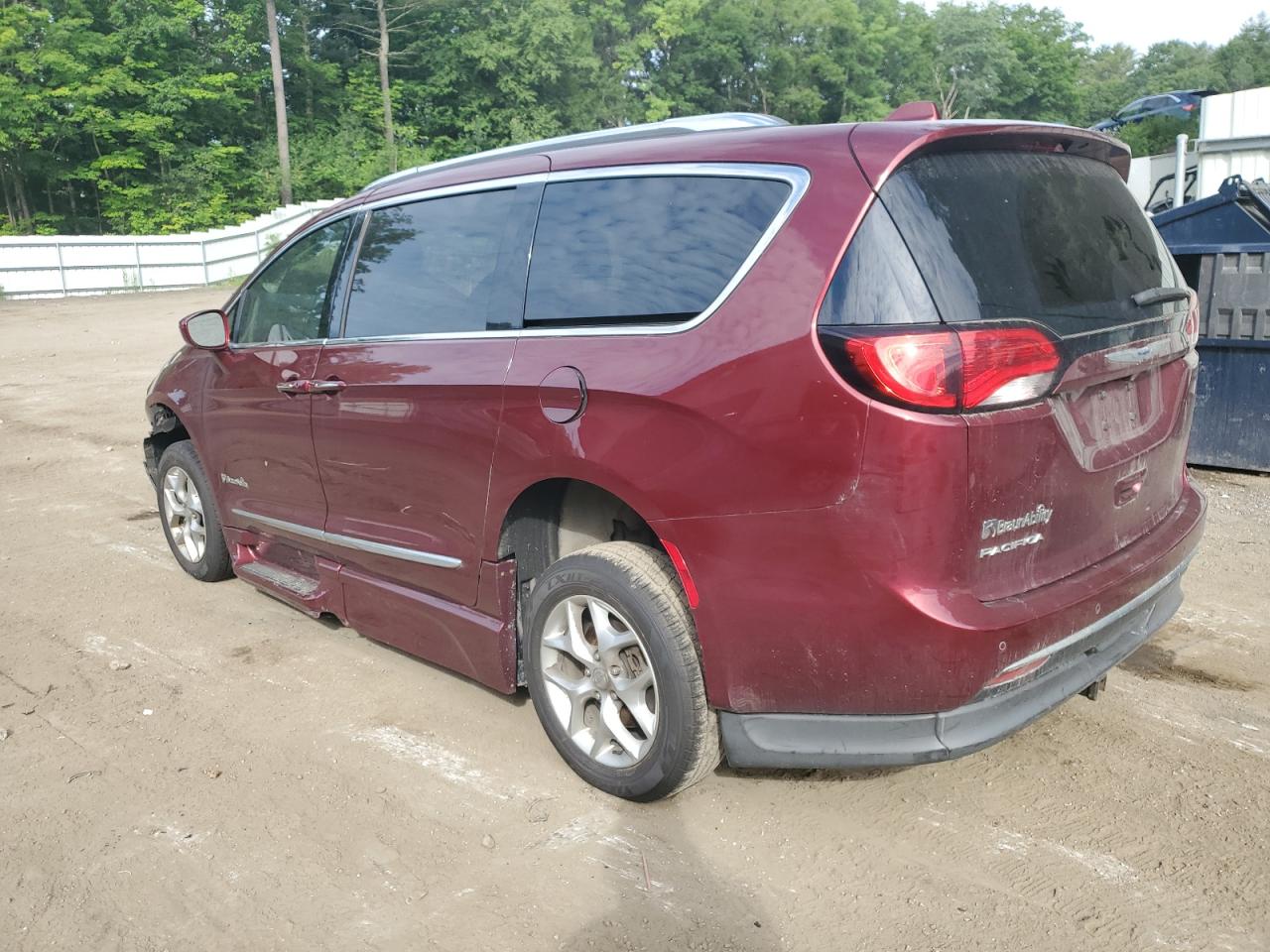 2018 Chrysler Pacifica - Image 2