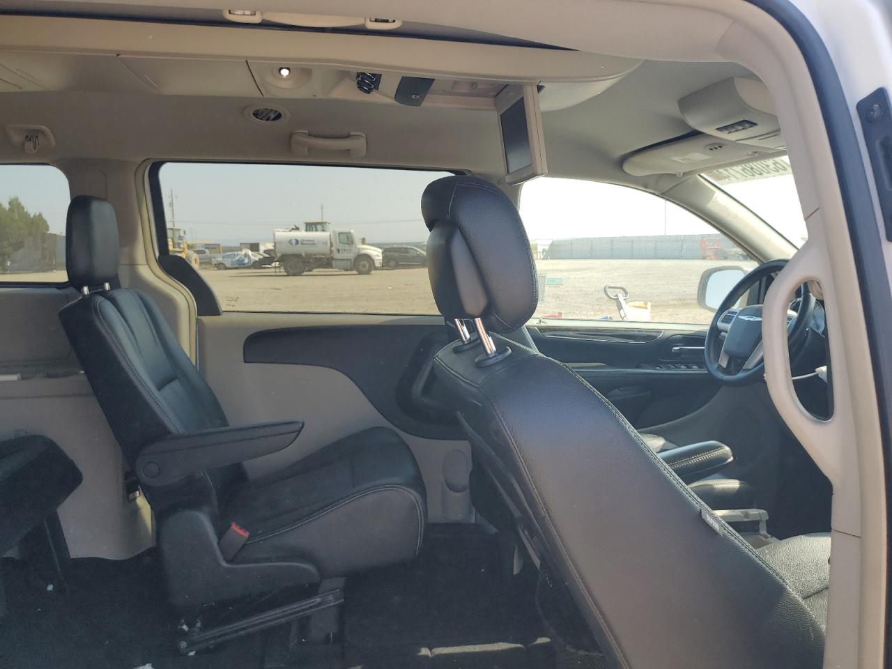 2016 Chrysler Town & Country Touring VIN: 2C4RC1BG5GR252552 Lot: 63086714