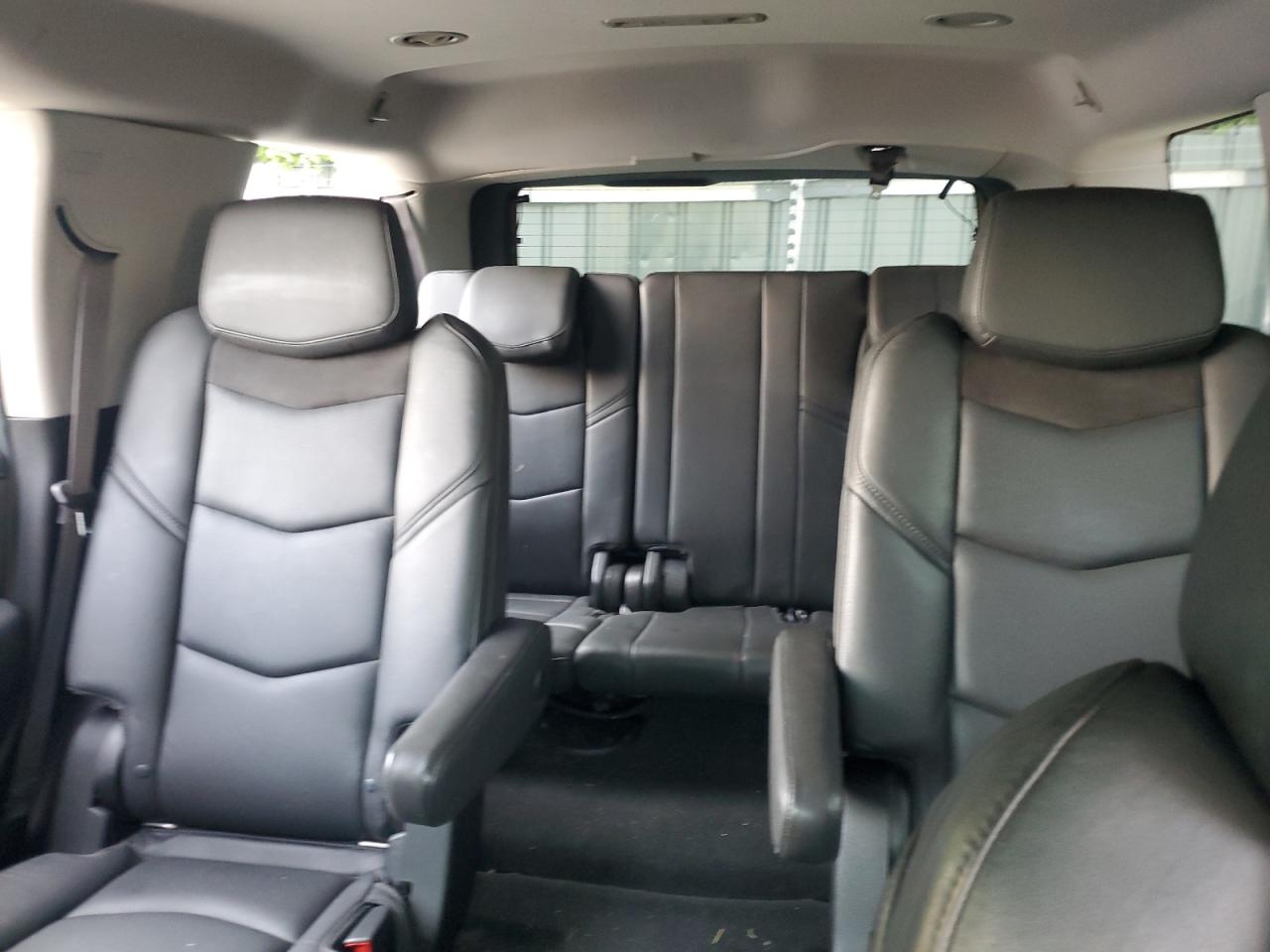 1GYS4BKJ2HR153933 2017 Cadillac Escalade Luxury