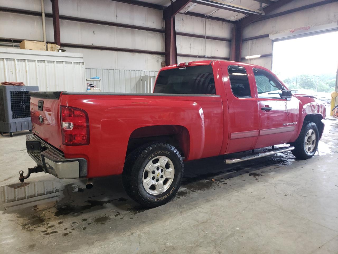2009 Chevrolet Silverado - Image 3