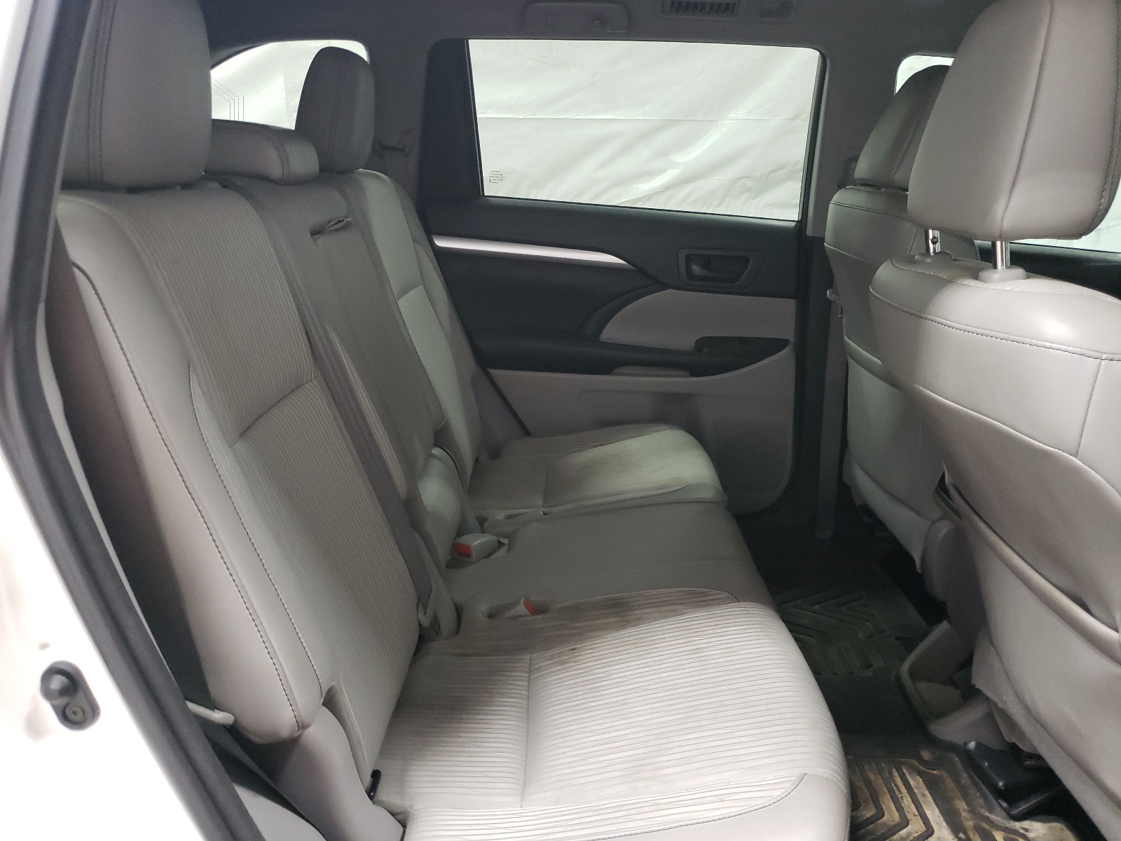 5TDZZRFH1HS196635 2017 Toyota Highlander Le