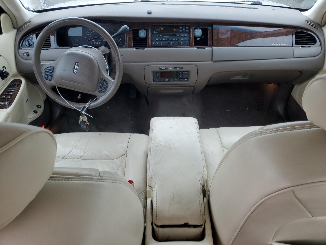 1998 Lincoln Town Car Signature VIN: 1LNFM82W7WY659875 Lot: 62570024