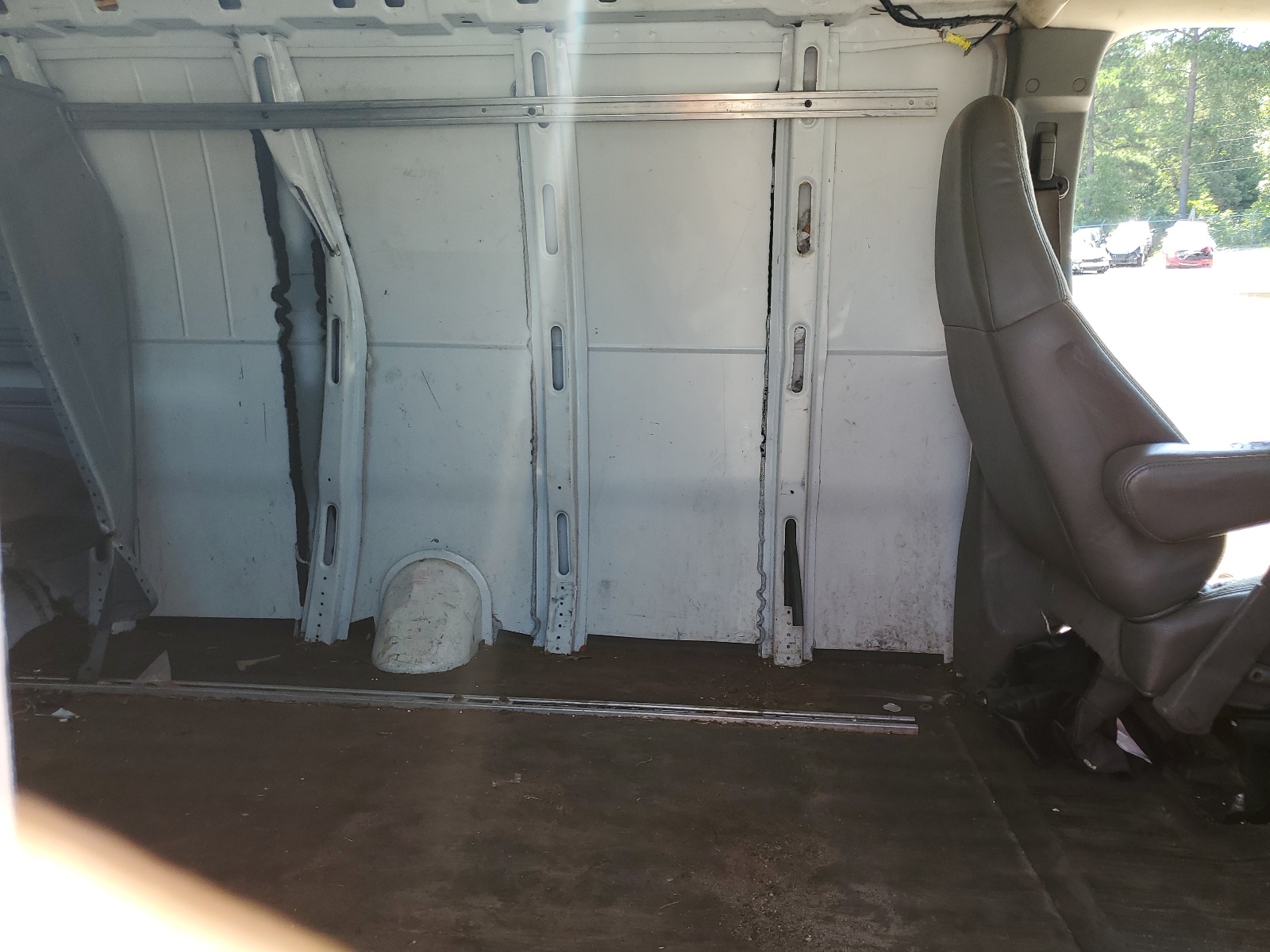 1GCWGBFFXH1171874 2017 Chevrolet Express G2500