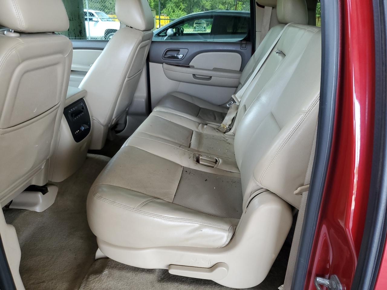 2013 Chevrolet Suburban - Image 11