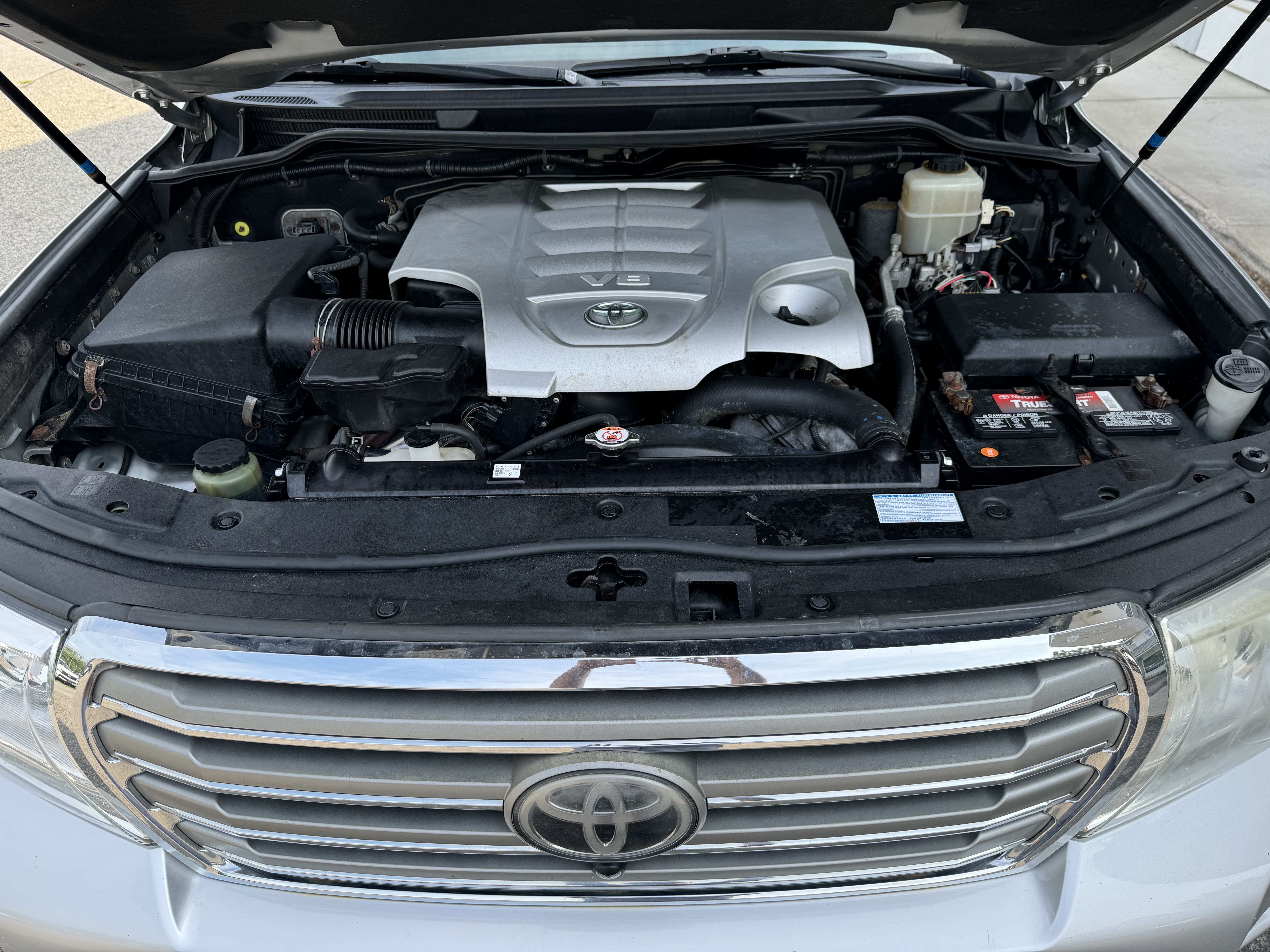 2013 Toyota Land Cruiser vin: JTMHY7AJ3D4011052