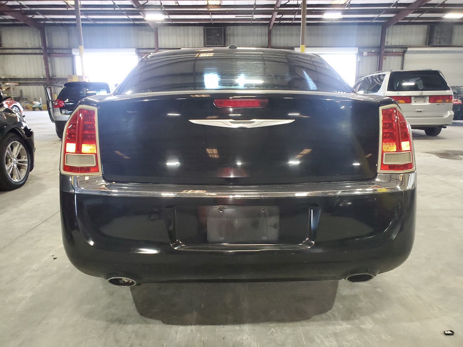 2014 Chrysler 300 vin: 2C3CCAAG4EH132563