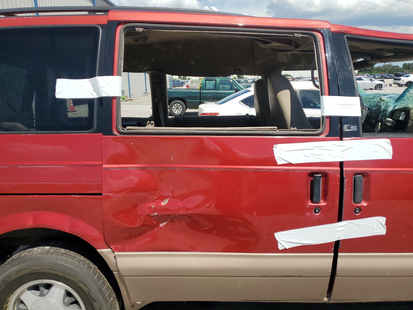 1GNDM19W0WB163853 1998 Chevrolet Astro