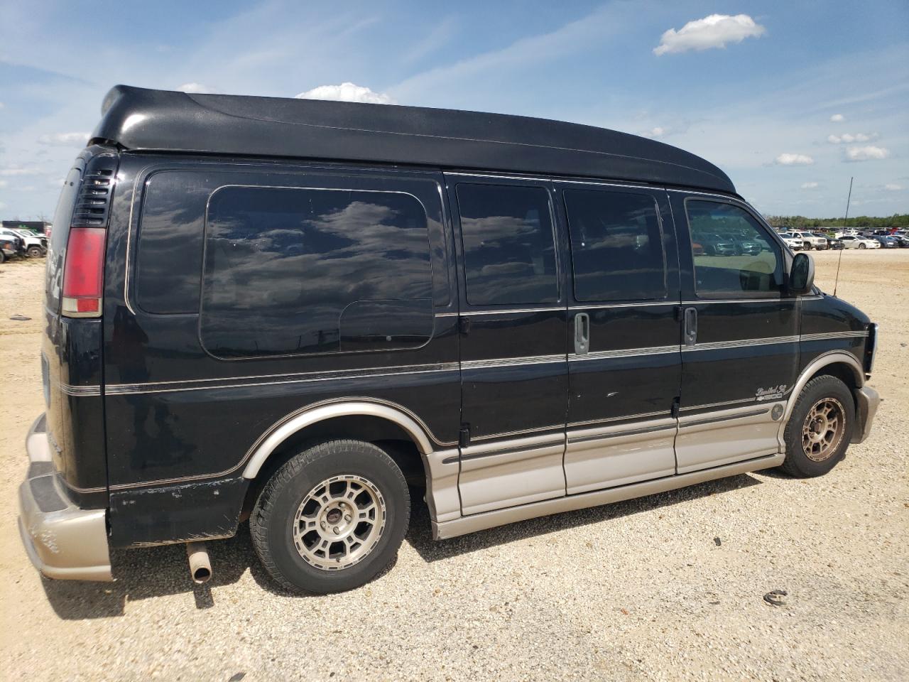 2001 Chevrolet Express - Image 3
