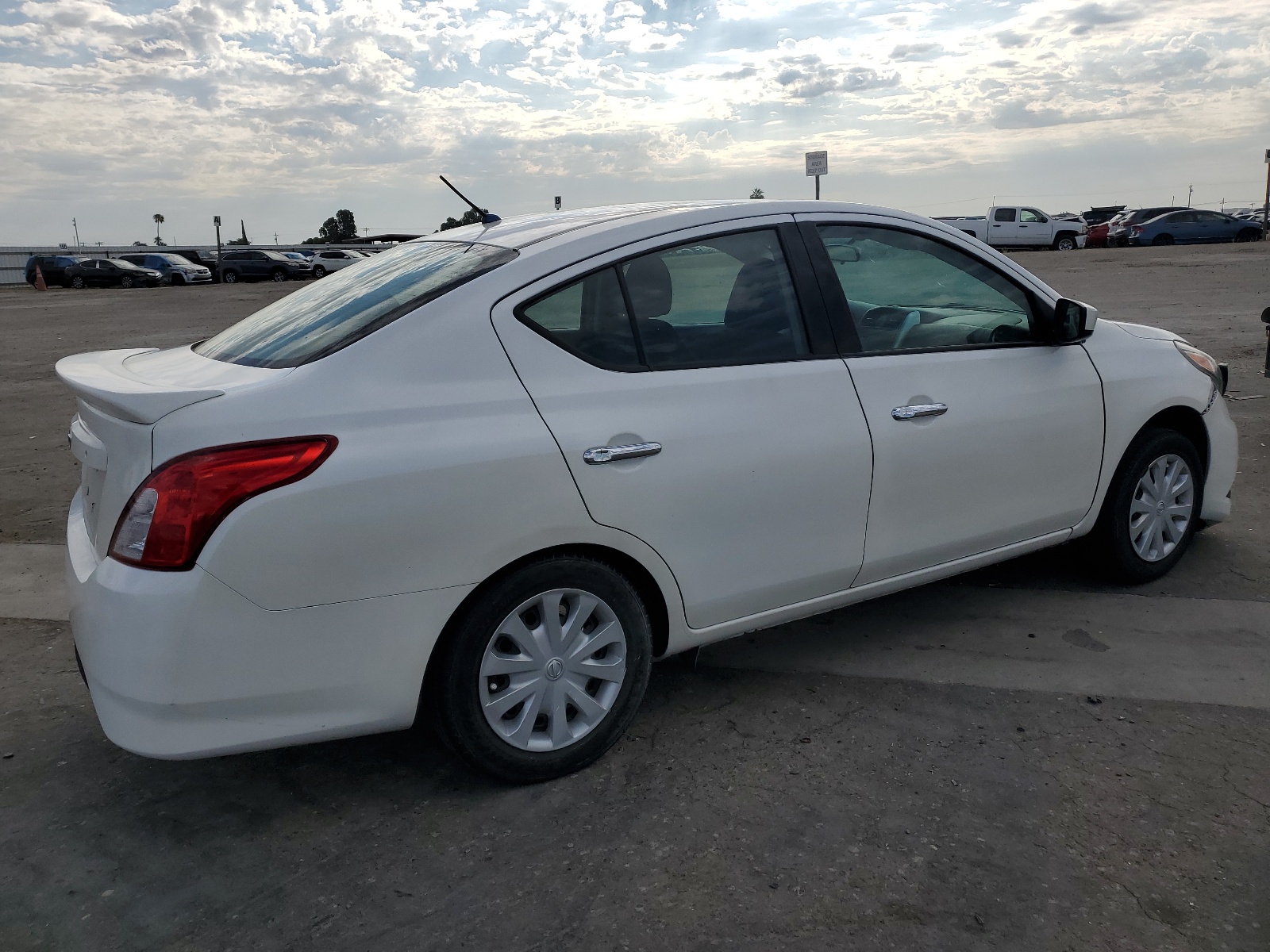 2019 Nissan Versa S vin: 3N1CN7AP8KL859378