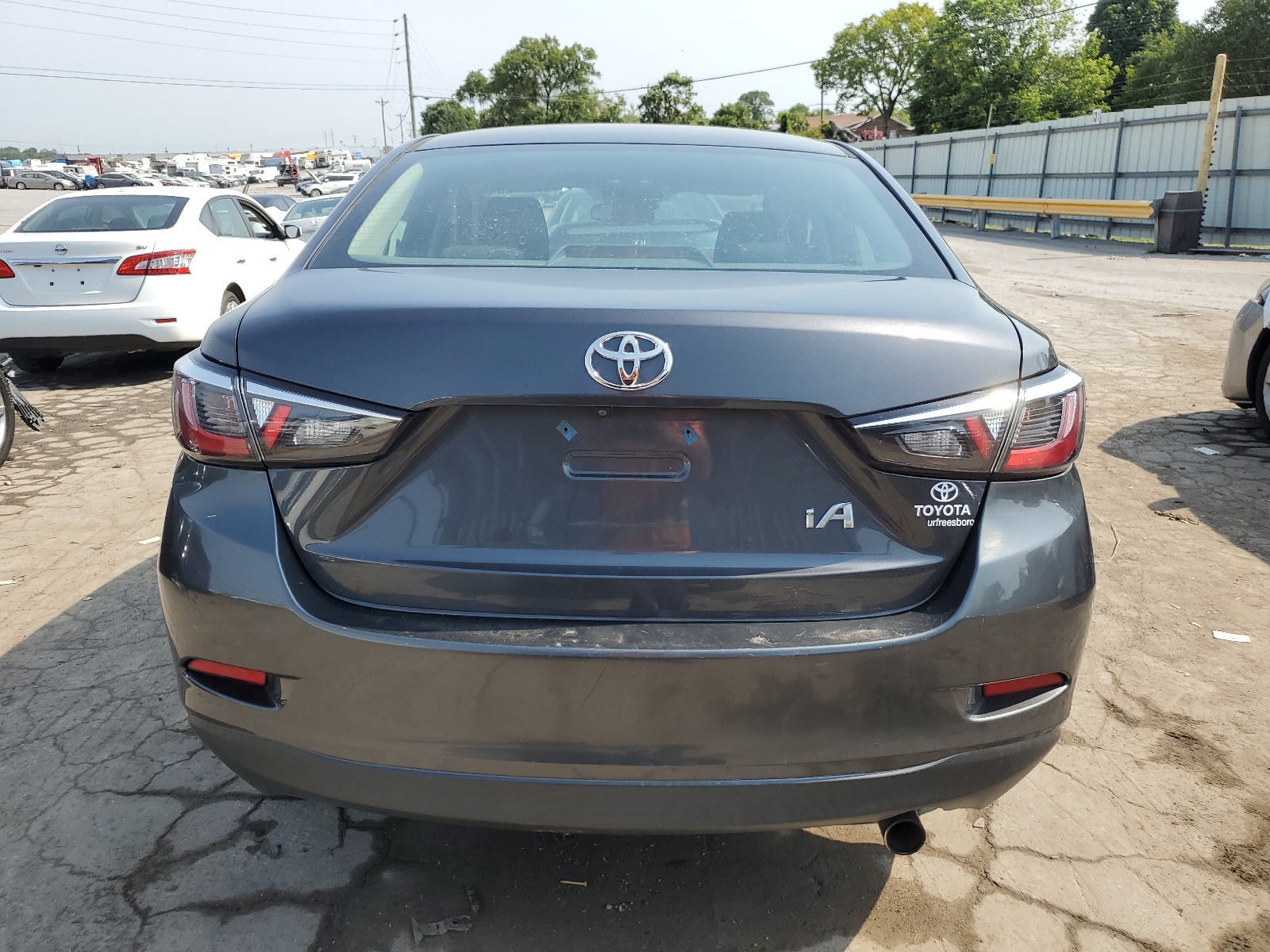 3MYDLBYV1JY322126 2018 Toyota Yaris Ia