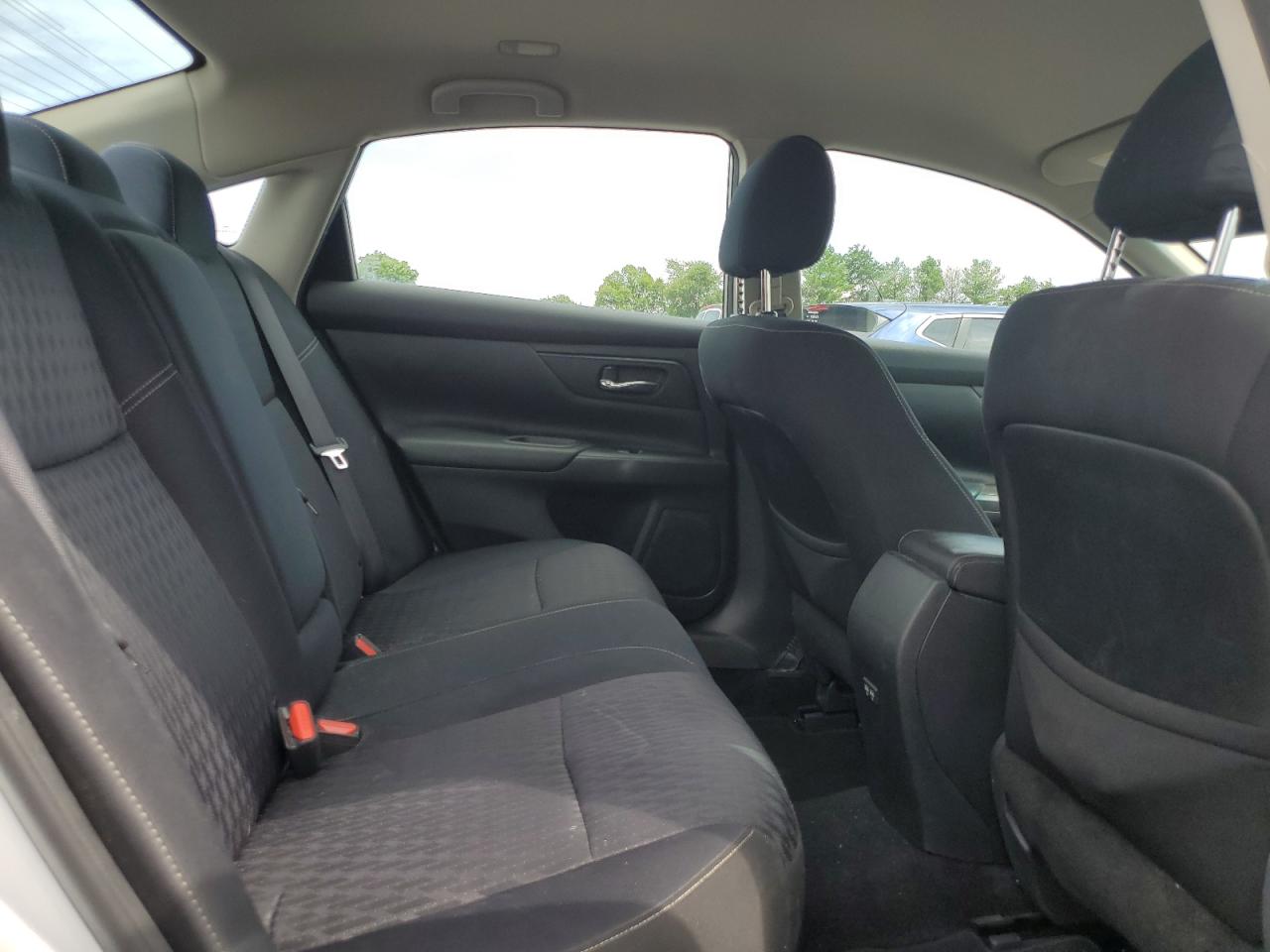 2017 Nissan Altima - Image 10